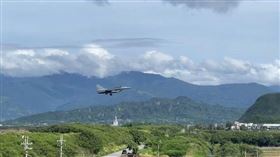 漢光演習首日，空軍台東志航基地共有9架F16V戰機從嘉義基地轉進，3架C130運輸機由屏東飛台東；原駐地戰機升空進行護航，確保東部空域安全，待命機也緊急駛入機堡中保存戰力。