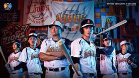 ▲統一獅舉辦雙獅主題日，推出推出專屬限定聯名球衣。（圖／統一獅球團提供）