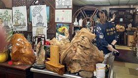 烏來山區，鏈鋸聲，盜伐集團10人落網，查扣28塊貴重肖楠木，分工
(圖／翻攝畫面)