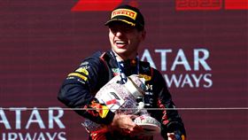 ▲紅牛車手維斯塔潘（Max Verstappen）拿下車隊的跨季12連勝，打破F1歷史紀錄。（圖／Red Bull提供）