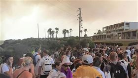 希臘，羅得斯島（Rhodes），野火肆虐， 1.9萬遊客居民撤離（圖／美聯社／達志影像）