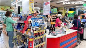 全聯，泡麵，生鮮，防颱用品，罐頭，記者劉沛妘攝影