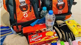 颱風來襲前，建議先備好應急物資及緊急避難包緊急避難包。（示意圖／翻攝自《王宏哲》臉書）