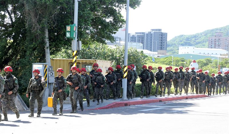 漢光39號演習淡水八里海岸步戰聯合作戰，假想敵紅軍。（圖/記者邱榮吉攝影）