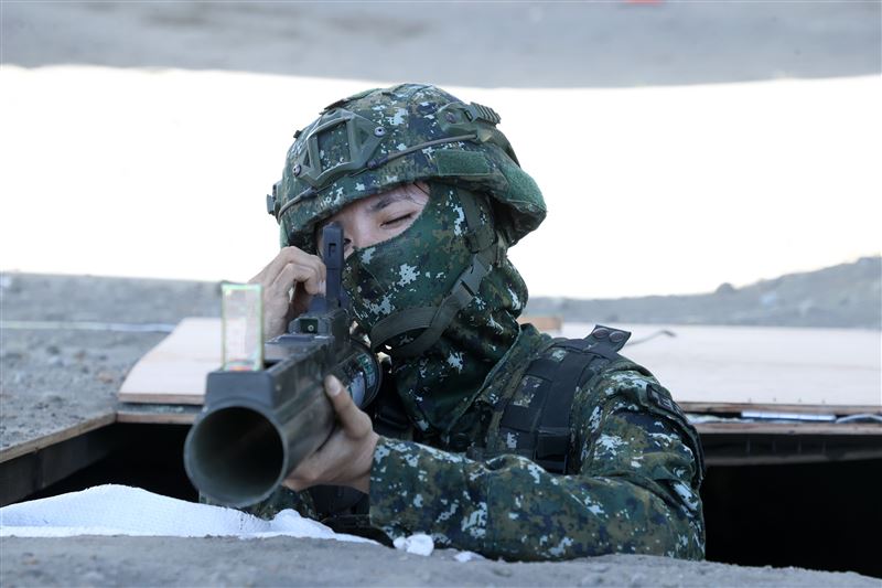 漢光39號演習淡水八里海岸步戰聯合作戰，六六火箭彈對敵攻擊。（圖/記者邱榮吉攝影）