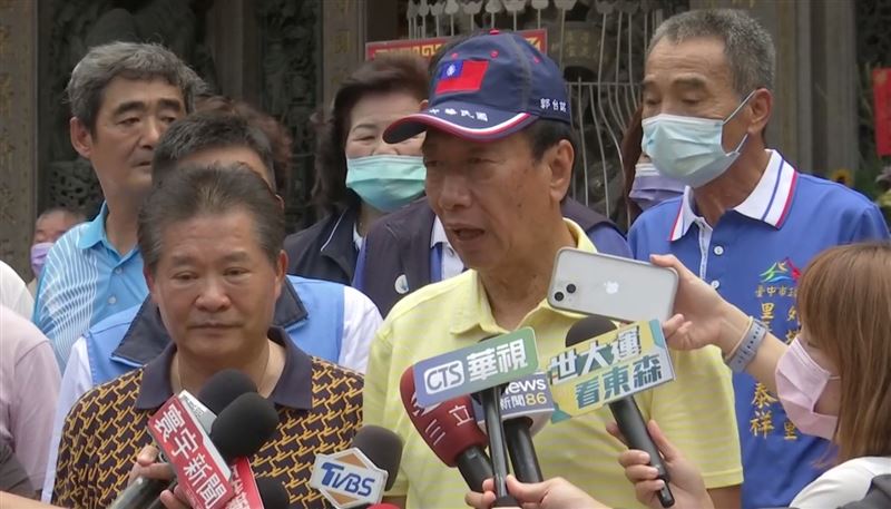 杜蘇芮來！郭董拜鎮瀾宮：媽祖保佑別侵台