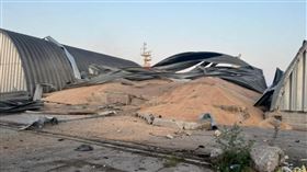 俄羅斯無人機對烏克蘭敖德薩港口發動攻擊，摧毀一棟糧食倉庫。（圖／路透社／達志影像）