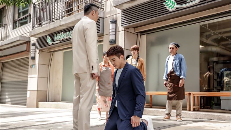 張立昂「下跪林煒」爆衝突　鬧翻內幕曝光