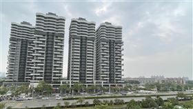 六都上半年買賣移轉棟數，高雄橋頭區以年增135.4％奪下年增第一，圖為橋頭區指標建案「全民萬歲」（圖／MyGoNews提供）