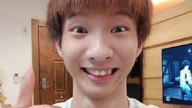 龍龍遭小玉換臉變成Ａ片女主角。（圖／翻攝自臉書）