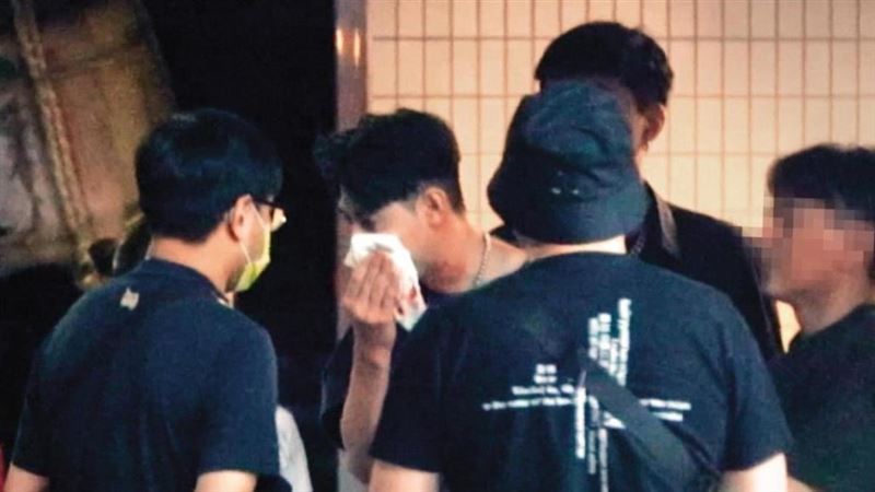 Teddy爆酒吧外遭毆打濺血　衝突畫面流出