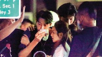 Teddy一夜爆2衝突　正妹跪地求饒也沒用