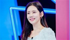 秋瓷炫形象賢慧又溫柔。（圖／翻攝微博）