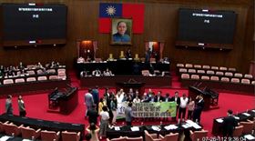 立法院臨時會今（26）日審查通過台美21世紀貿易倡議協定