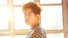 陳楚河外型帥氣，一舉一動都是焦點。（圖／翻攝臉書）
