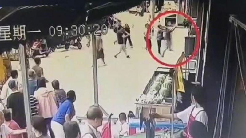 幼童3樓墜落！司機「飛撲救人」當肉墊：我這麼胖，可當緩衝