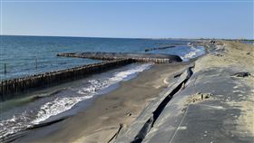 青山港沙洲水利局施作竹樁及沙腸袋抵擋波浪