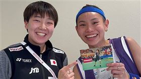 日本球后山口茜耐心等待戴資穎比完賽，只為親手送上特意準備的小禮物。（圖／翻攝自世羽聯IG）