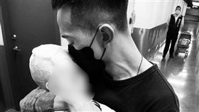 鳳梨,保母,腦壓,重擊（圖／翻攝自《鳳梨 吳泓逸》臉書）