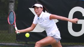 ▲金恩盃第2點單打李珮琪強忍肩傷復發痛楚，力拚一小時擊敗32歲巴基斯坦老將。（圖／四維體育推廣教育基金會提供）