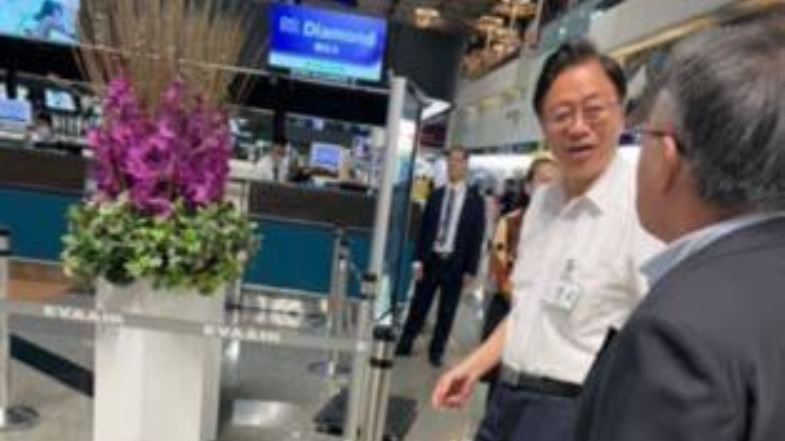 張善政特權現場　為子進管制區幫禮遇通關
