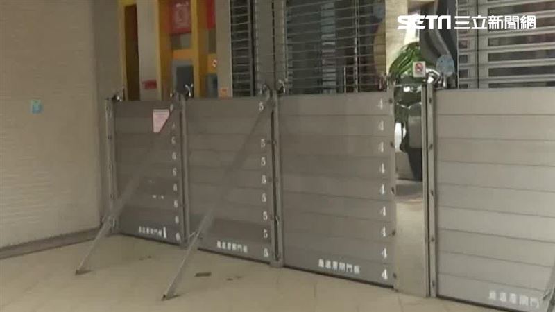 獨／銀行防豪雨架防水閘門、ATM暫停使用