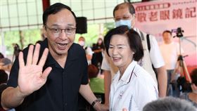 朱立倫出席宜蘭縣敬老眼鏡偏鄉巡迴公益活動。(圖/國民黨提供)