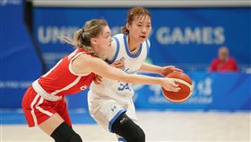 ▲彭曉彤攻下全場最高23分，台灣搶下世大運女籃首勝。（圖／大專體總提供）