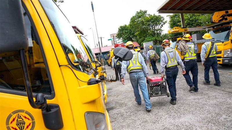 杜蘇芮害32萬戶停電　台電人員冒險飛金門