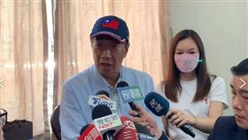 郭台銘曾馨瑩參拜紫南宮