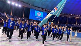 ▲成都世大運，台灣隊由「排球甜心」廖苡任擔任掌旗官，排在104位進場。（圖／體育署提供）