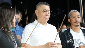 ▲柯文哲演唱會彩排拜拜並受訪（圖／記者楊澍攝影）