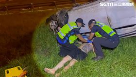 通緝犯開車下國道三號苗栗苑裡交流道失控翻車，送醫不治。（圖／番社畫面）