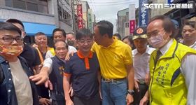 ▲郭台銘拜訪彰化縣北斗鎮長候選人顏宏霖/顏宏霖服務處，謝典林現身陪同