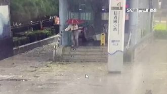 颱風天冒雨探親　九旬翁迷路！暖警助返家