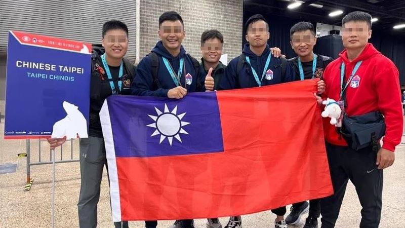 秀國旗遭阻擋　警工會：我們是台灣公務員