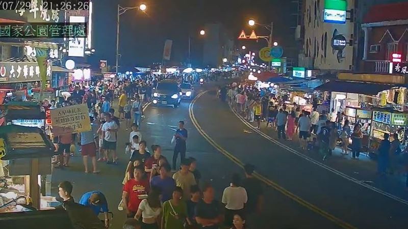 家長在網上發問,孩子畢旅要去墾丁、義大,需要讓他帶多少錢合理。(圖/翻攝自ktnpworld YouTube)