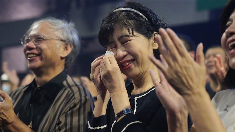 一首歌讓她哭　柯文哲：佩琪，我只在乎你
