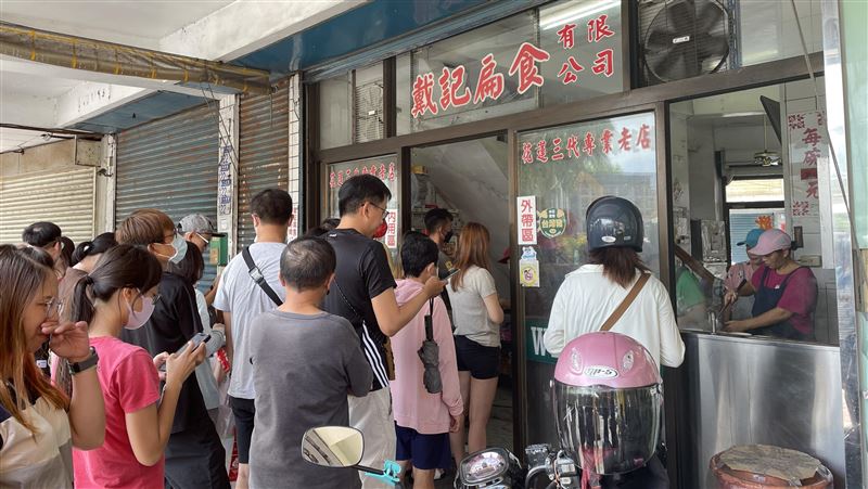 戴記扁食將熄燈！門口大排長龍、宅配訂滿
