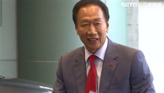 戴美台國旗帽訪美！郭台銘親曝2大目的