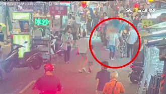 獨／夜市內警匪追逐戰　通緝犯跑太累落網