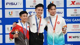 台灣男子太極拳孫家閎(中)收穫本屆首金，個人1金1銀入袋 。（圖／大專體總提供）