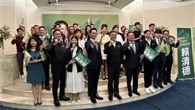 韓國信賴之友會成立 卓榮泰讚將振奮國內選情前民進黨主席卓榮泰（前排中）與民進黨立委林楚茵（左3）30日赴韓參與韓國信賴台灣之友會授旗大會，與現場韓國僑界、台商等在韓台人共同為民進黨總統參選人賴清德讚聲。中央社記者廖禹揚首爾攝  112年7月30日