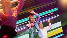 柯文哲說，人生有很多驚嚇，就像你永遠不會知道，為什麼有人要選總統，居然還要開演唱會。（圖／翻攝自柯文哲臉書）