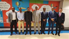 索馬利蘭貿易及觀光部部長薩德訪台外交部亞西及非洲司代理副司長陳詠博（右1）代表外交部歡迎索馬利蘭貿易及觀光部部長薩德（Monhamoud_Hassan_Saad）（左4）率團訪問台灣。（外交部提供）中央社記者黃雅詩傳真  112年7月31日