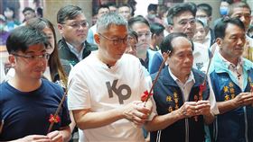 柯文哲赴彰化北斗奠安宮 謝典林陪同參香台灣民眾黨總統參選人暨黨主席柯文哲（前左2）30日走訪彰化縣北斗奠安宮，國民黨籍彰化縣議長謝典林（前左）也到場一起參香。（柯文哲辦公室提供）中央社記者蕭博陽彰化縣傳真  112年7月30日