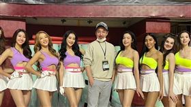 李進良（中）投資的隊啦啦在賽事擔任代表。（圖／LuxyGirls提供)