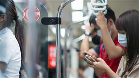 北捷/捷運車廂/口罩(記者陳弋攝影)