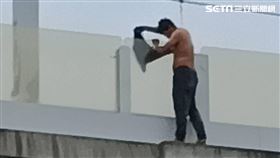 台中男移工在栗林火車站鐵軌與警對峙後跳軌，遭自強號撞死。（圖／民眾提供）