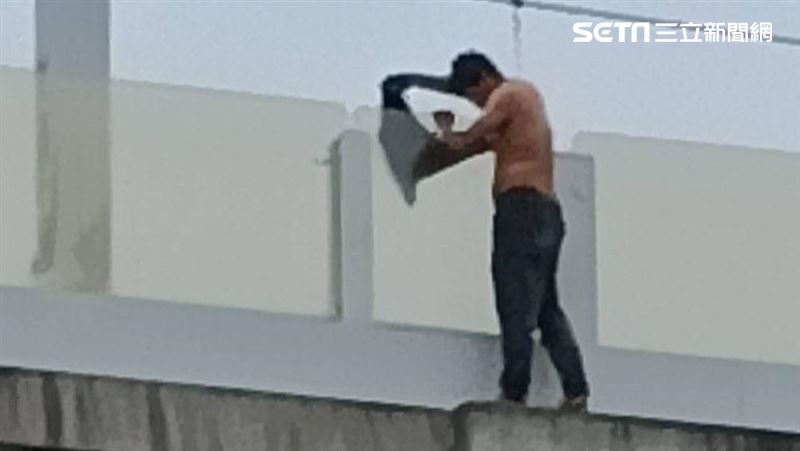 台中移工火車站與警對峙跳軌遭自強號撞死